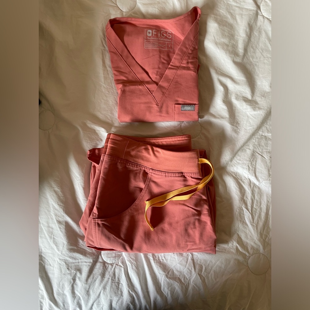 Figs Scrub Set in Quartz